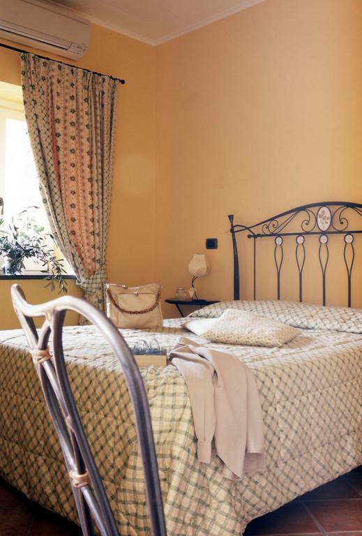 Uliveto Saglietto Agriturismo A Poggi Apartments 因佩里亚 客房 照片