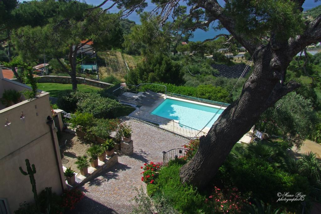 Uliveto Saglietto Agriturismo A Poggi Apartments 因佩里亚 外观 照片